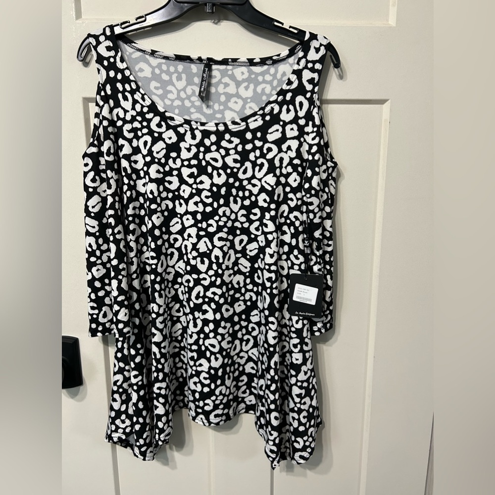 Cold Shoulder Black and White Leopard print